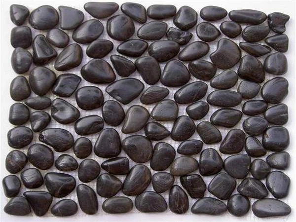 Tuile de galets noirs