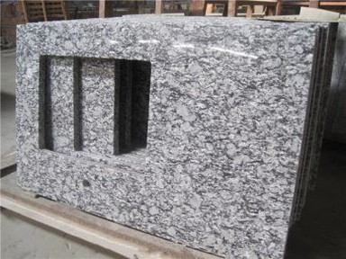 Pulvériser des dalles de granit blanc