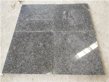 Plancher de granit gris acier