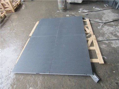 Carrelage de sol en basalte aiguisé