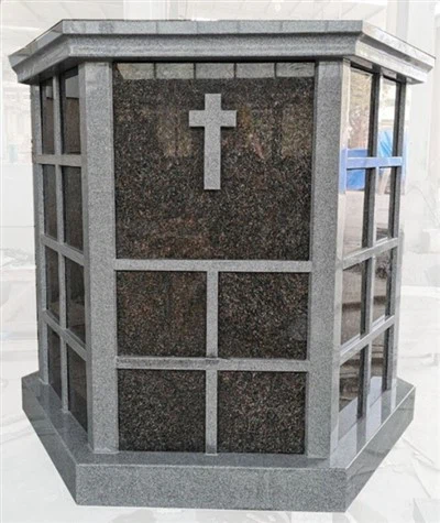 Columbarium hexagonal en granit gris de 45 niches