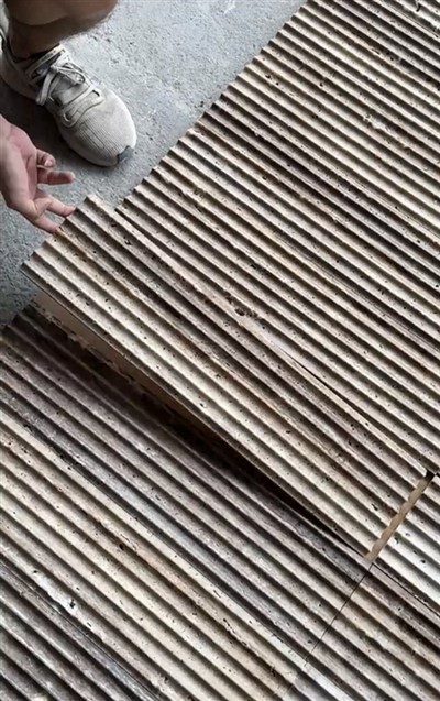 Carreaux de travertin cannelé